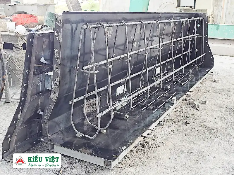 Dải phân cách bê tông cốt thép đúc sẵn Dải phân cách bê tông cốt thép đúc sẵn